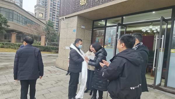 熱烈歡迎國(guó)有上市企業(yè)-江蘇精華制藥總經(jīng)理周總一行蒞臨藏佳純酒業(yè)全國(guó)營(yíng)銷(xiāo)中心洽談合作！
